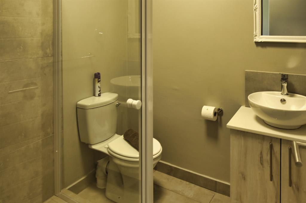 20221020_015858_MN419_Bathroom