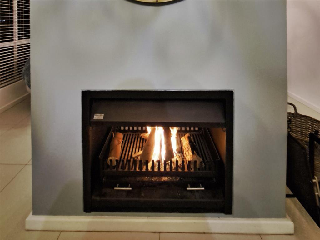 20240826_123844_H6LM_Fireplace