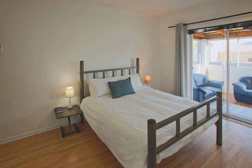 20250814_122144_22_O6LL_Bedroom_1_en-suite_1