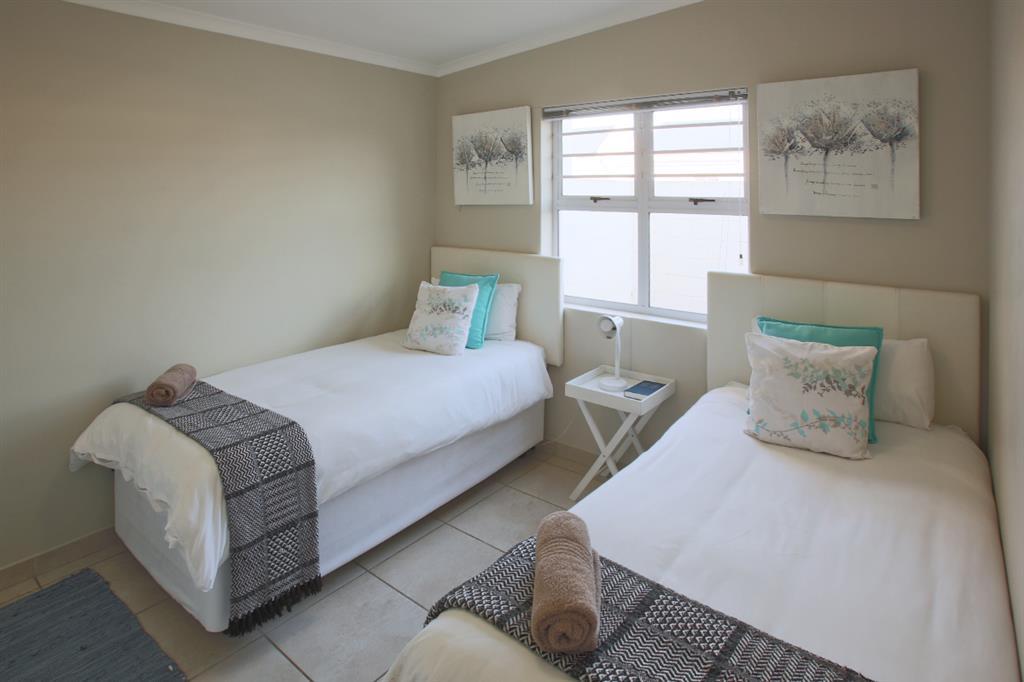 20250826_011531_15_M4TN_Bedroom_2_en-suite_1