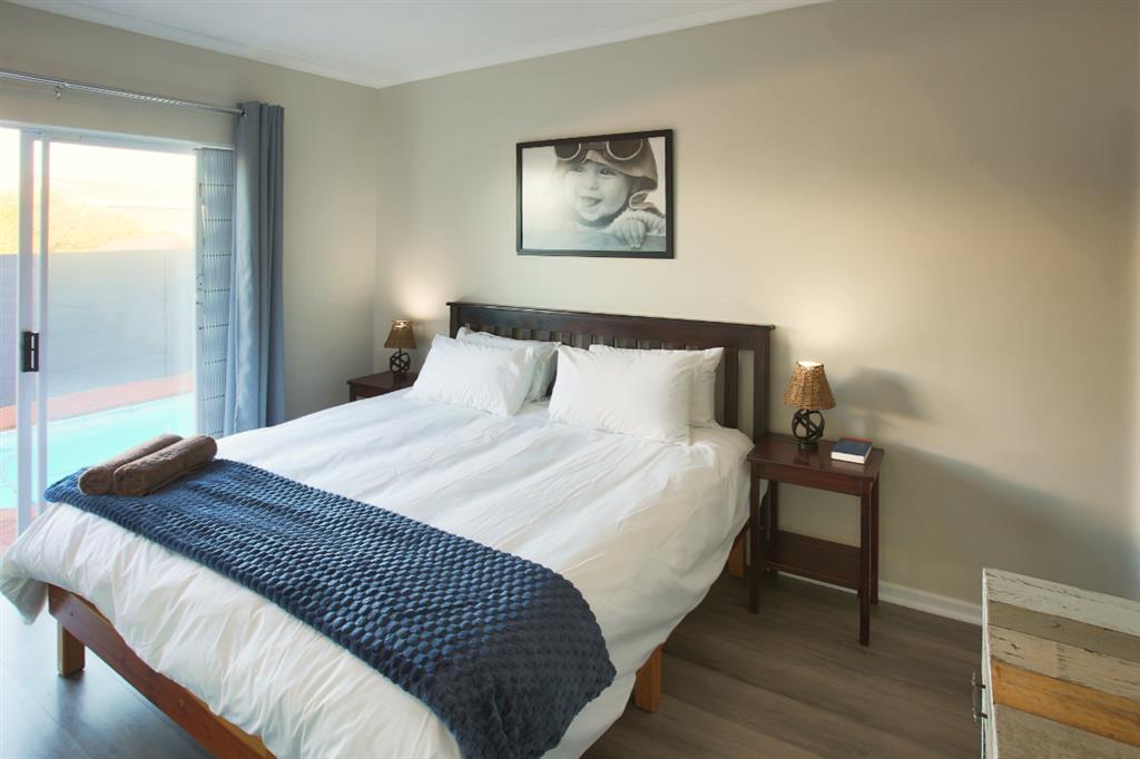 20251204_120224_7_O6KB_Bedroom_1_en-suite_1