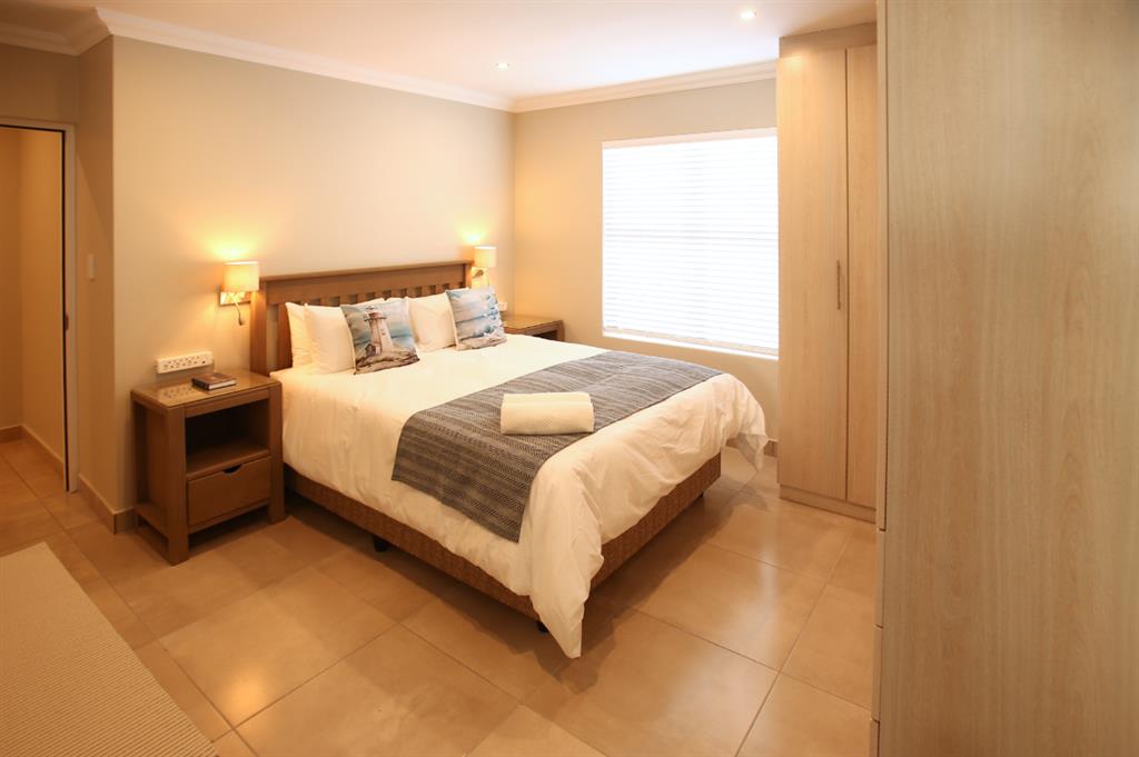 20260205_014045_B64B_Bedroom_1_en-suite_2